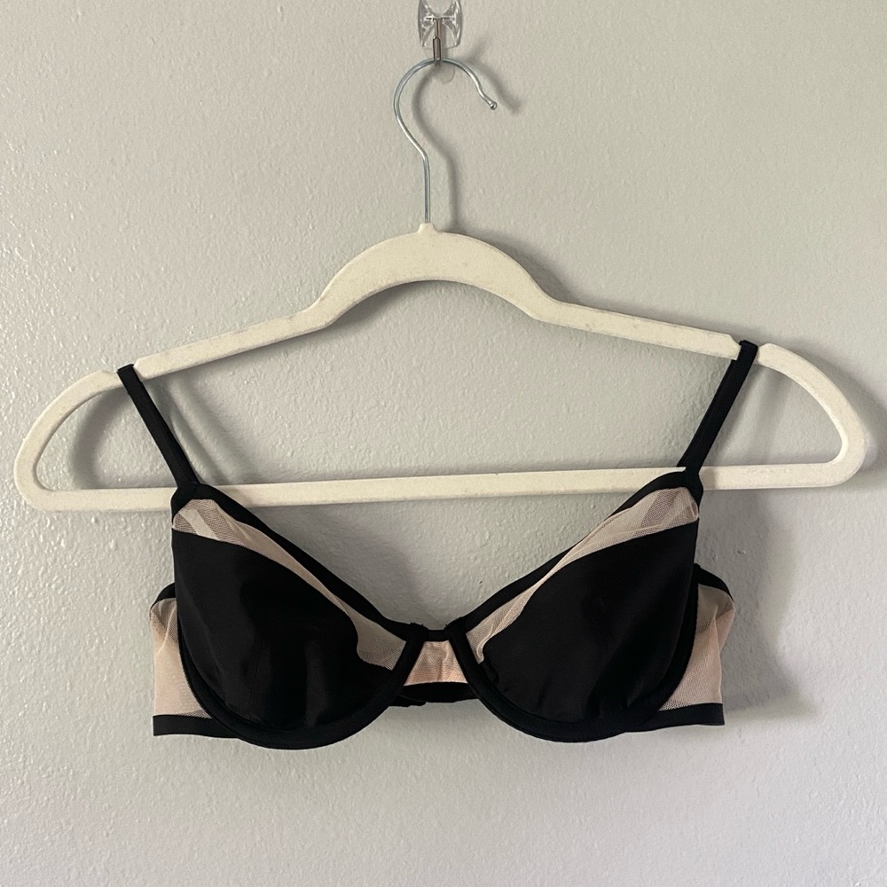 Victoria’s Secret unlined black and cream mesh wired bra size 32D sexy everyday